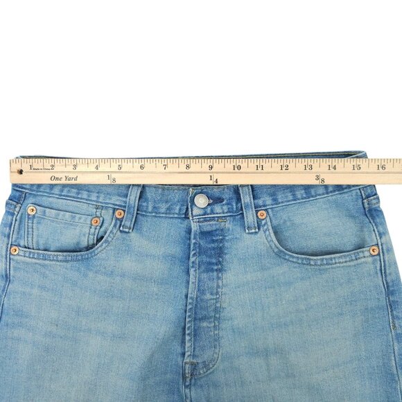 Levis 501 Button Fly Jeans Mens 32 x 30 Straight Leg Light Wash Denim Mid Rise - Picture 3 of 15